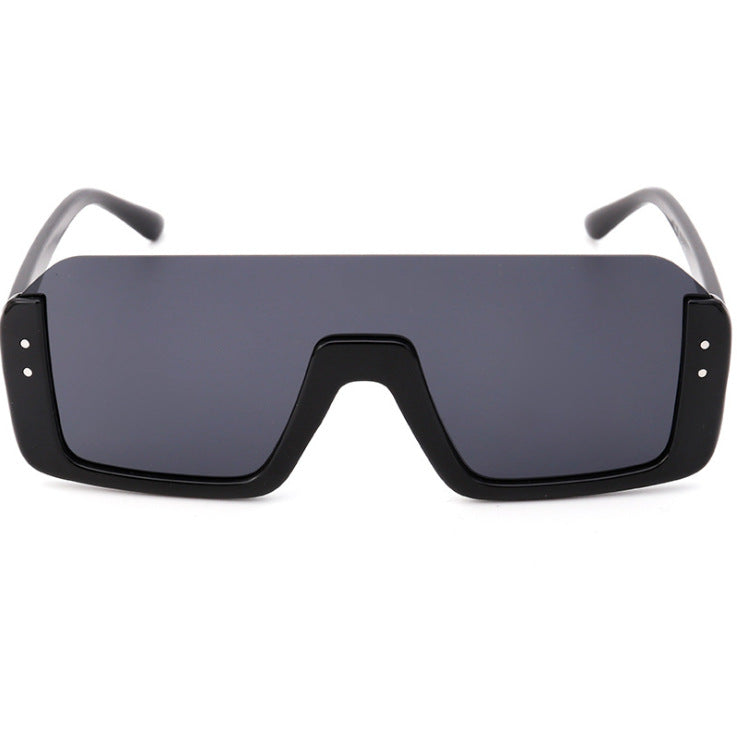 Damen Sportliche Shield-Sonnenbrille mit modernem Design Brehn