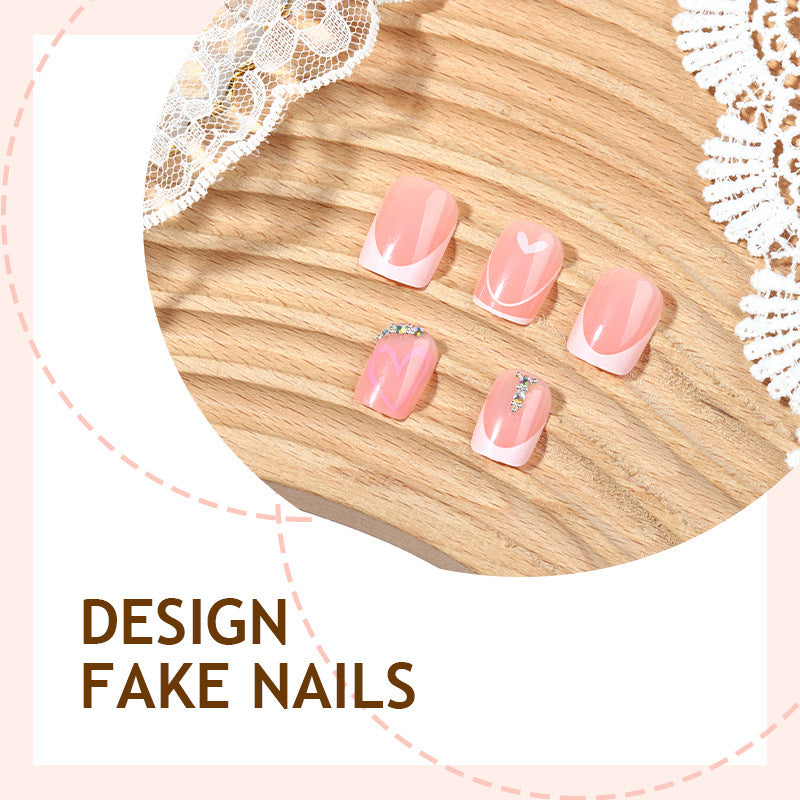 Kunstnagelset mit Glitzer- und Herzmotiven Brehn