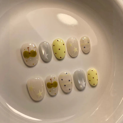 Künstlerisches dekoratives Press-on-Nagelset