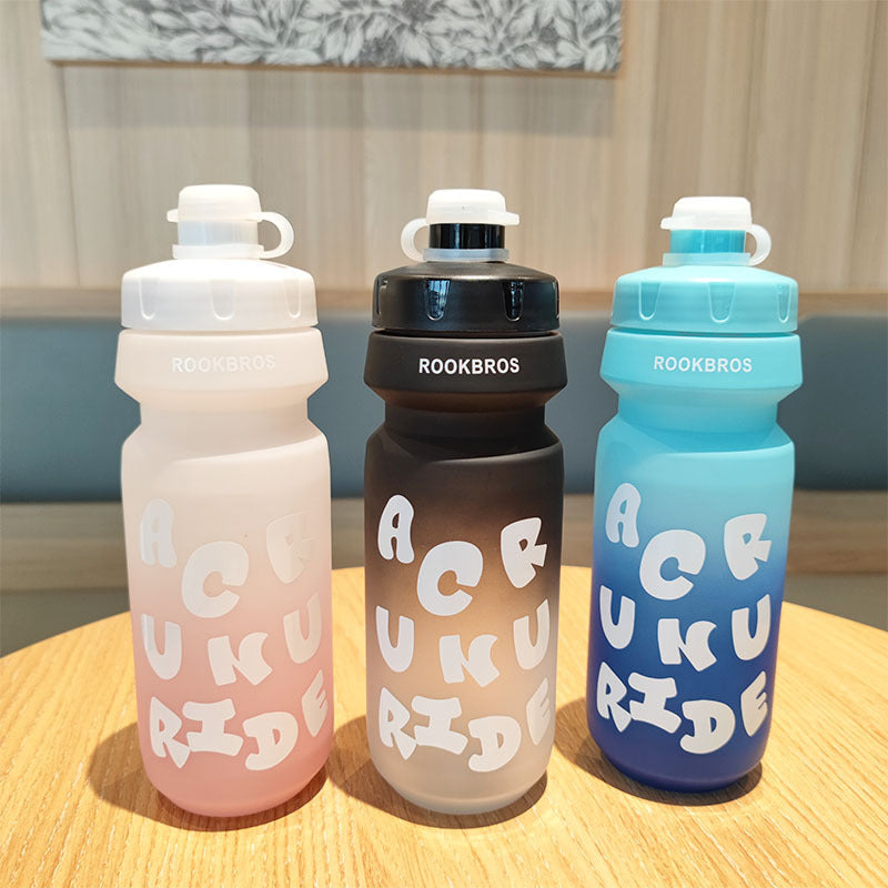 Damen Sportliche Trinkflasche mit flexibler Auslaufschutz-Technologie Brehn