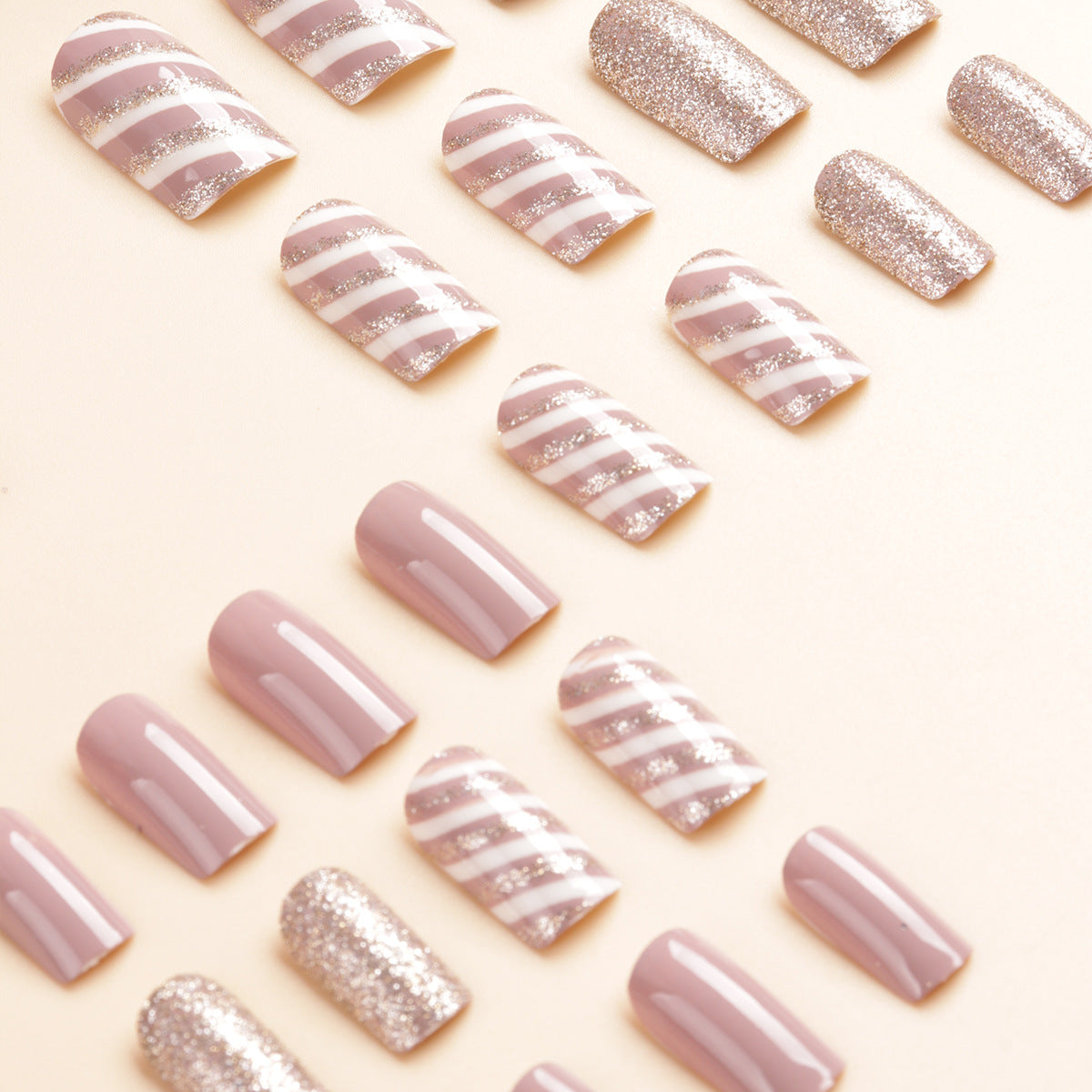 Glitzernde Press-On-Nageltips Set Brehn