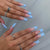 Premium Dekorative Press-On-Nagelset mit eleganten blauen Spitzen und Juwelenakzenten Brehn