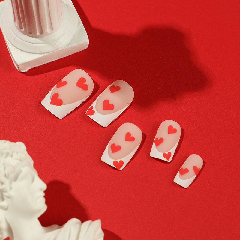 Kunstvolle Nagelkunst mit Herzdesign Brehn