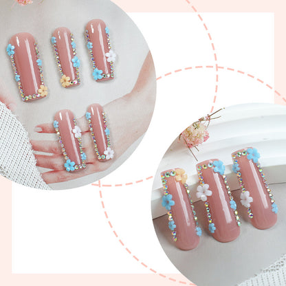 Dekorative Press-On Nagelset mit floralen und Edelsteinakzenten Brehn