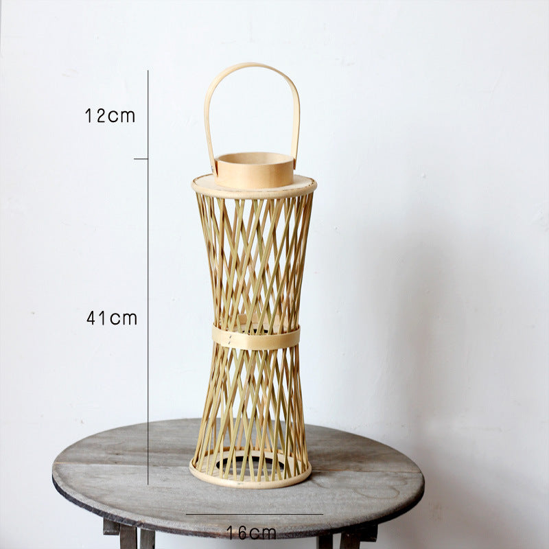 Elegante Lampenständer aus geflochtenem Material Brehn
