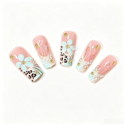 Dekoratives Langes Press-On Nageldesign Brehn