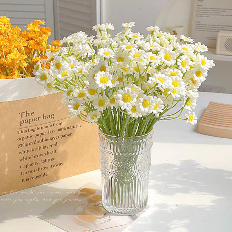 Lebensnahe Gänseblümchen Blumenstrauß