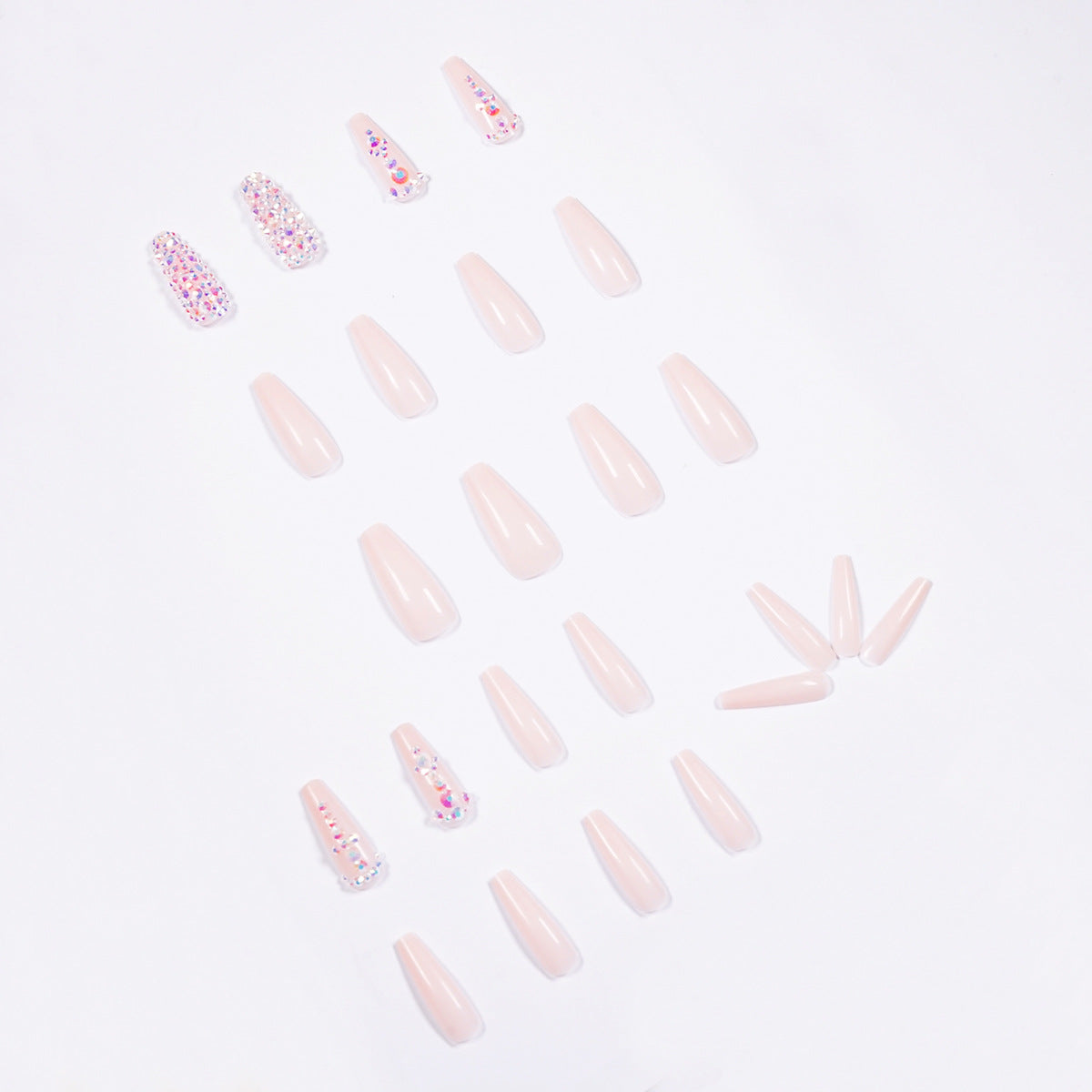 Glamouröse Nagelverlängerungen mit Strass-Akzenten Brehn
