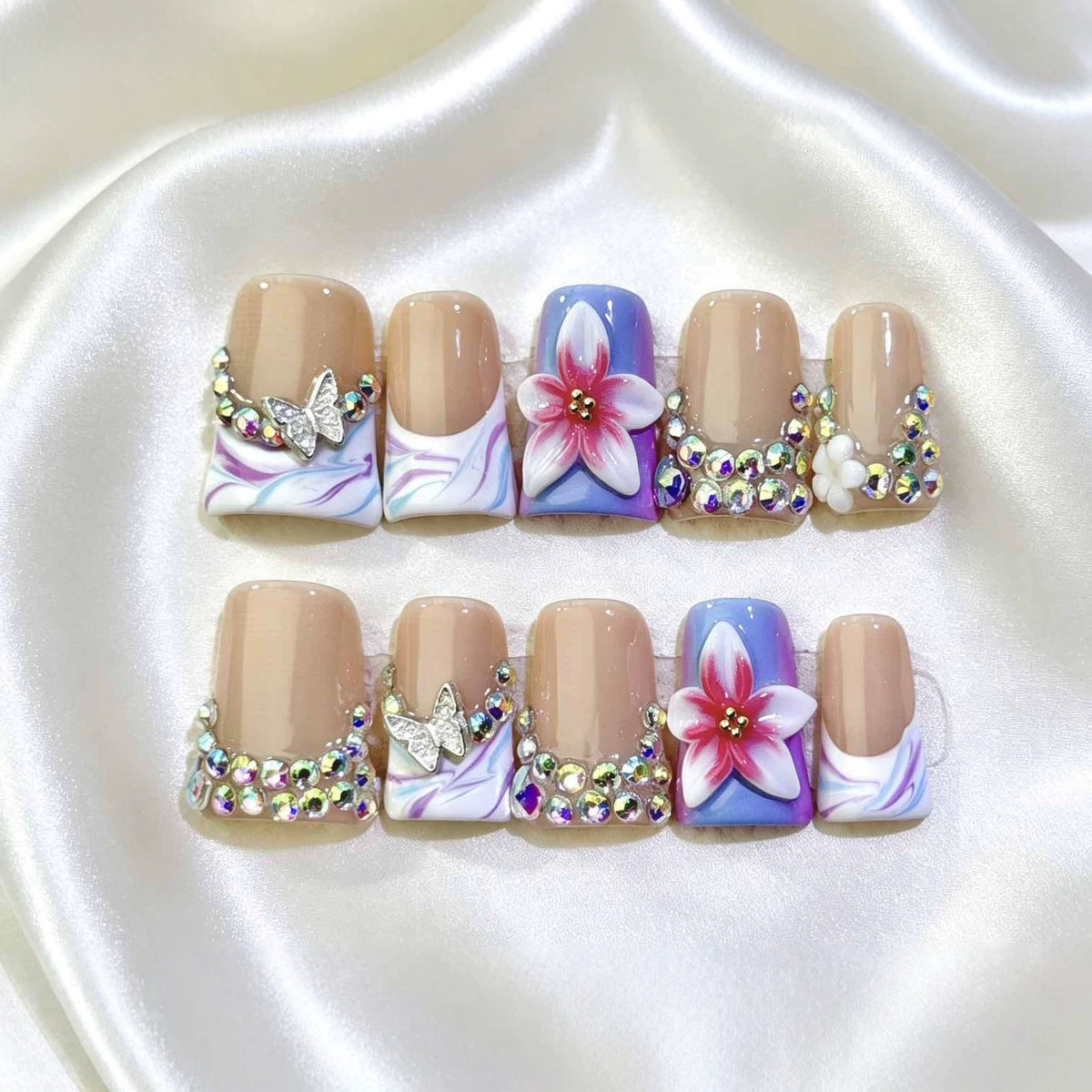 Dekoratives florales Nagelkunstset mit Strassteinen