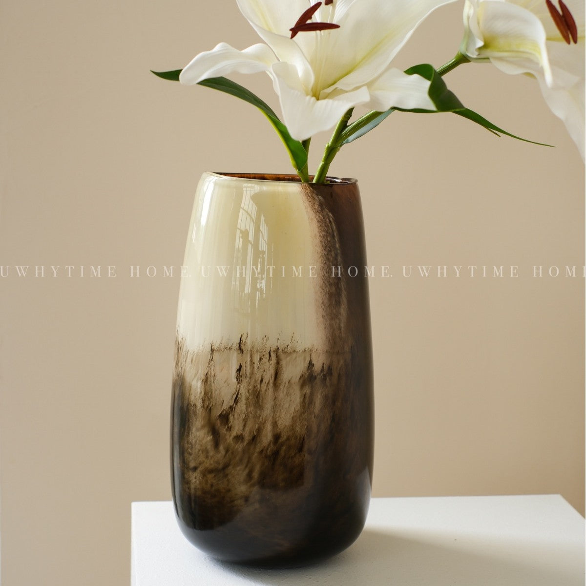 Zeitgenössische hohe handgeblasene Gradient-Glas-Display-Vase Brehn