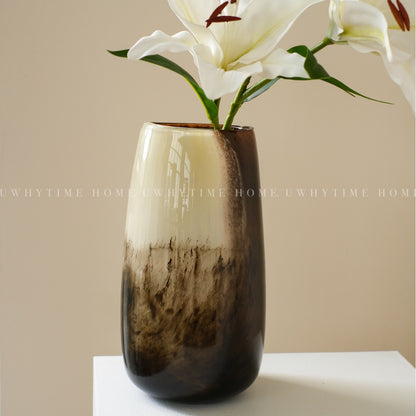 Zeitgenössische hohe handgeblasene Gradient-Glas-Display-Vase Brehn
