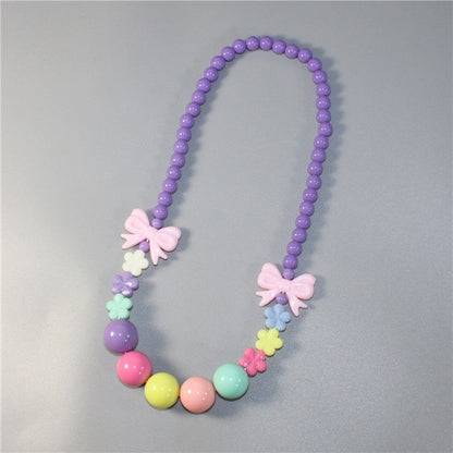 Bunte Perlenkette mit Floralen Elementen Brehn