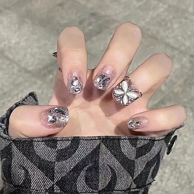 Dekoratives Press-On Nagelset mit Schmetterlingsakzenten Brehn