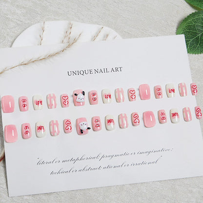 Kreatives Kunstnagelset mit modernen Herzmotiven Brehn