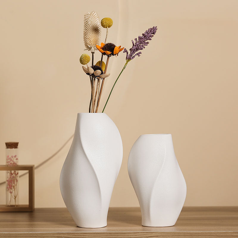 Elegante und zeitgenössische Keramikvase Brehn
