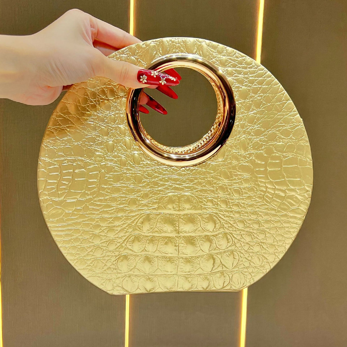 Rundering-Handtasche