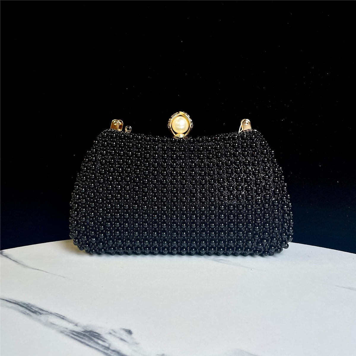 Perlenbesetzte Abendhandtasche