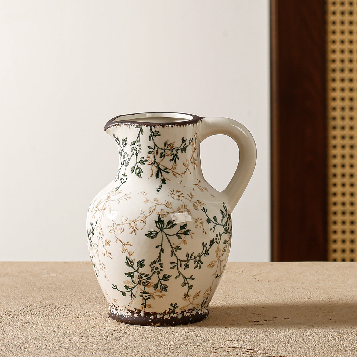 Elegante und kunstvoll verzierte Keramikvase Brehn