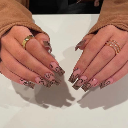 Kunstvolle Gel-Nägel mit elegantem Floral-Design und Glitzerakzenten Brehn