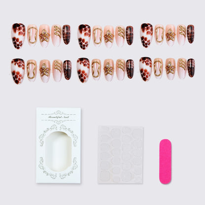Exquisites Kunstnagelset mit Glamourösen Akzenten Brehn
