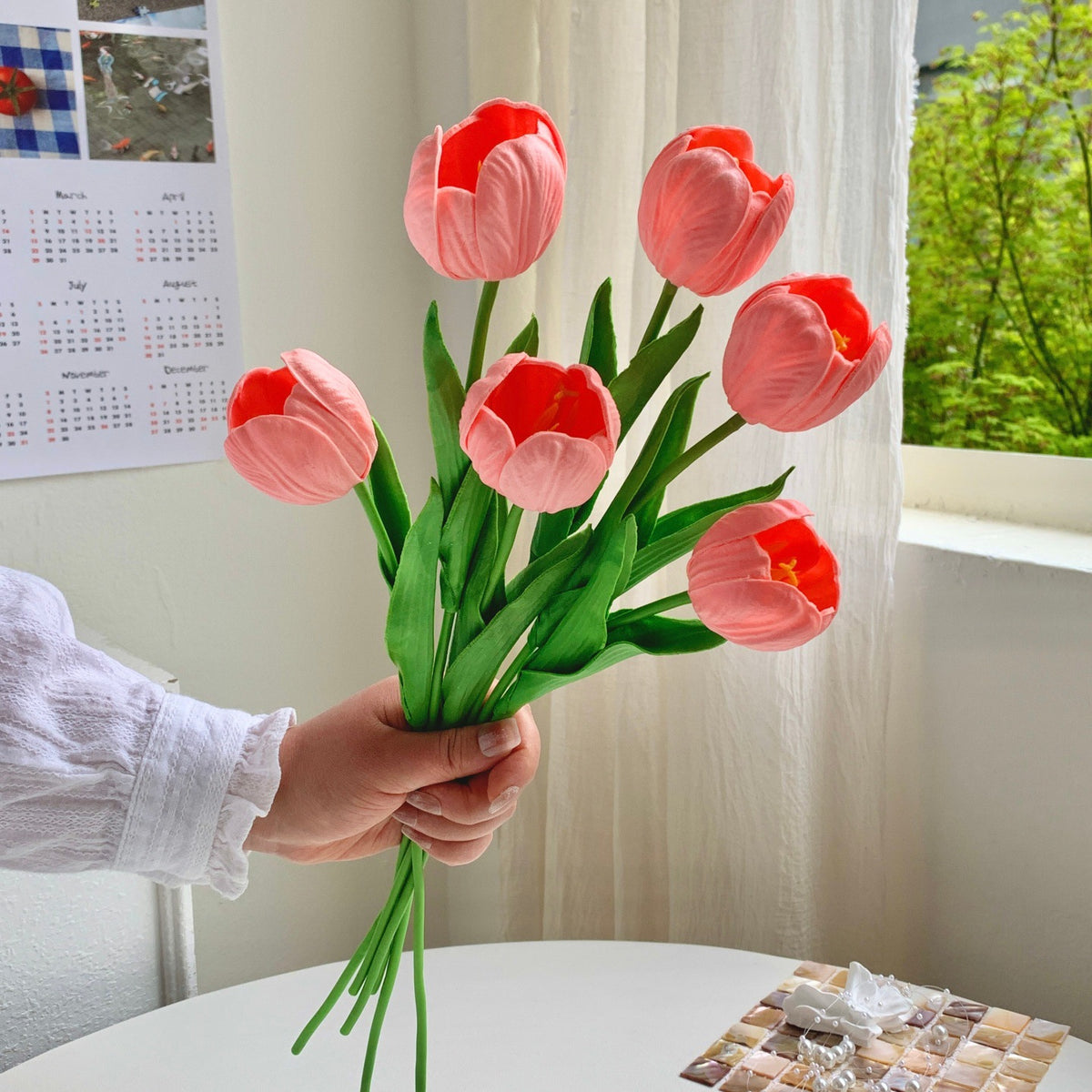 Dekorativer Tulpen-Bundle