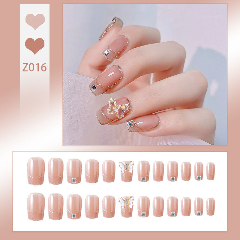 Kunstnagelset mit eleganten Glitzerverzierungen und schimmernden Akzenten Brehn