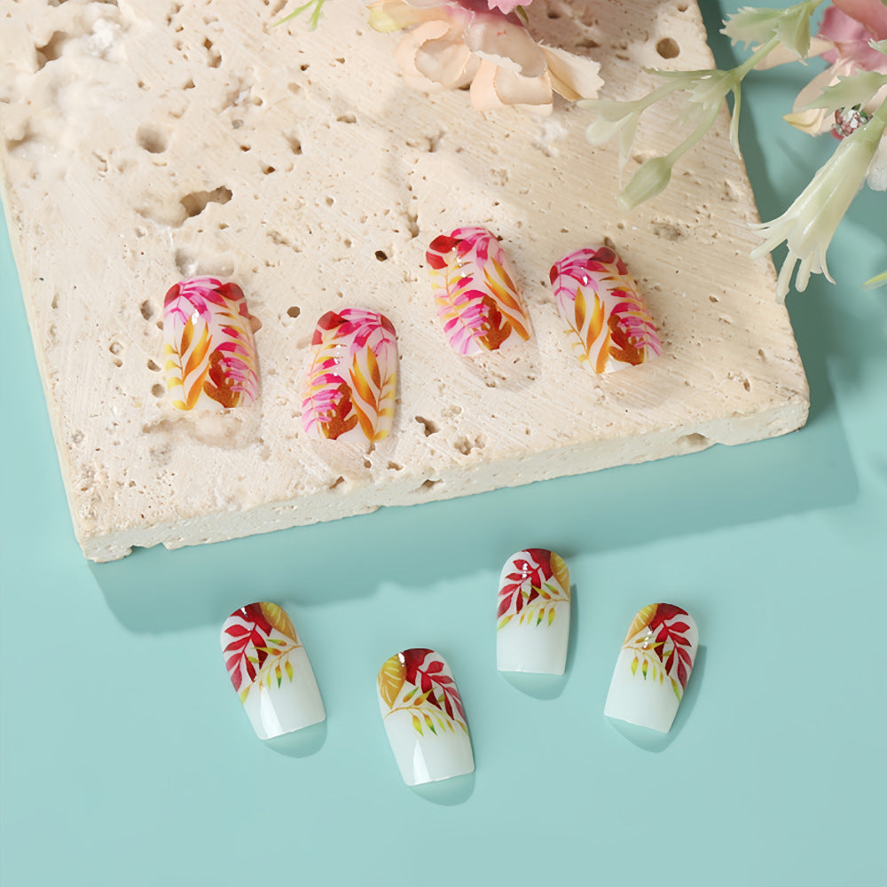 Stilvolle Kunstnägel mit botanischen Designs Brehn