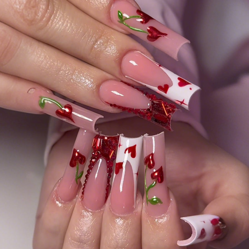 Dekoratives Press-On Nagelkunstset mit Herz- und Blumenthemen Brehn
