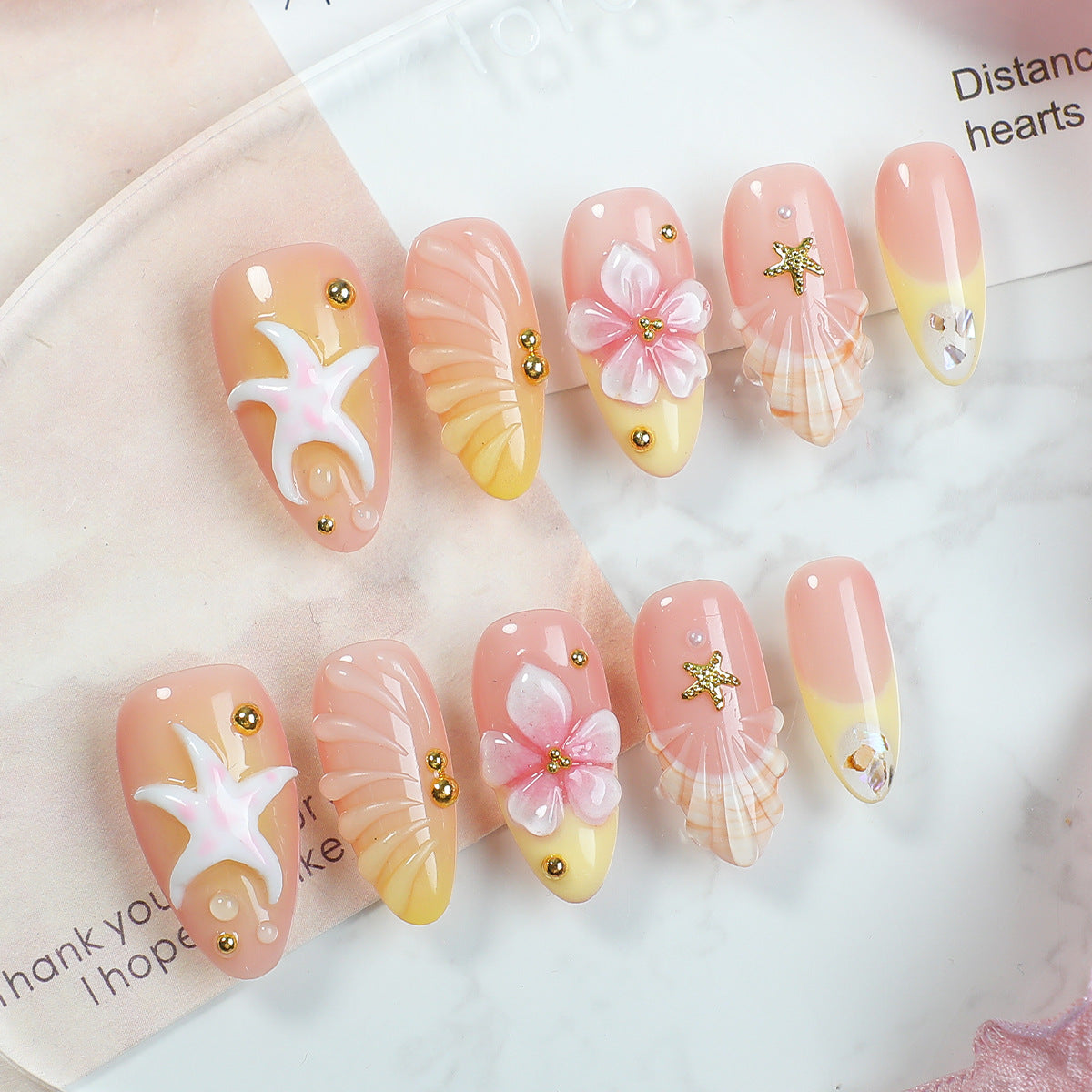 Kreatives Kunstnagelset mit maritimen Motiven und eleganten Verzierungen Brehn