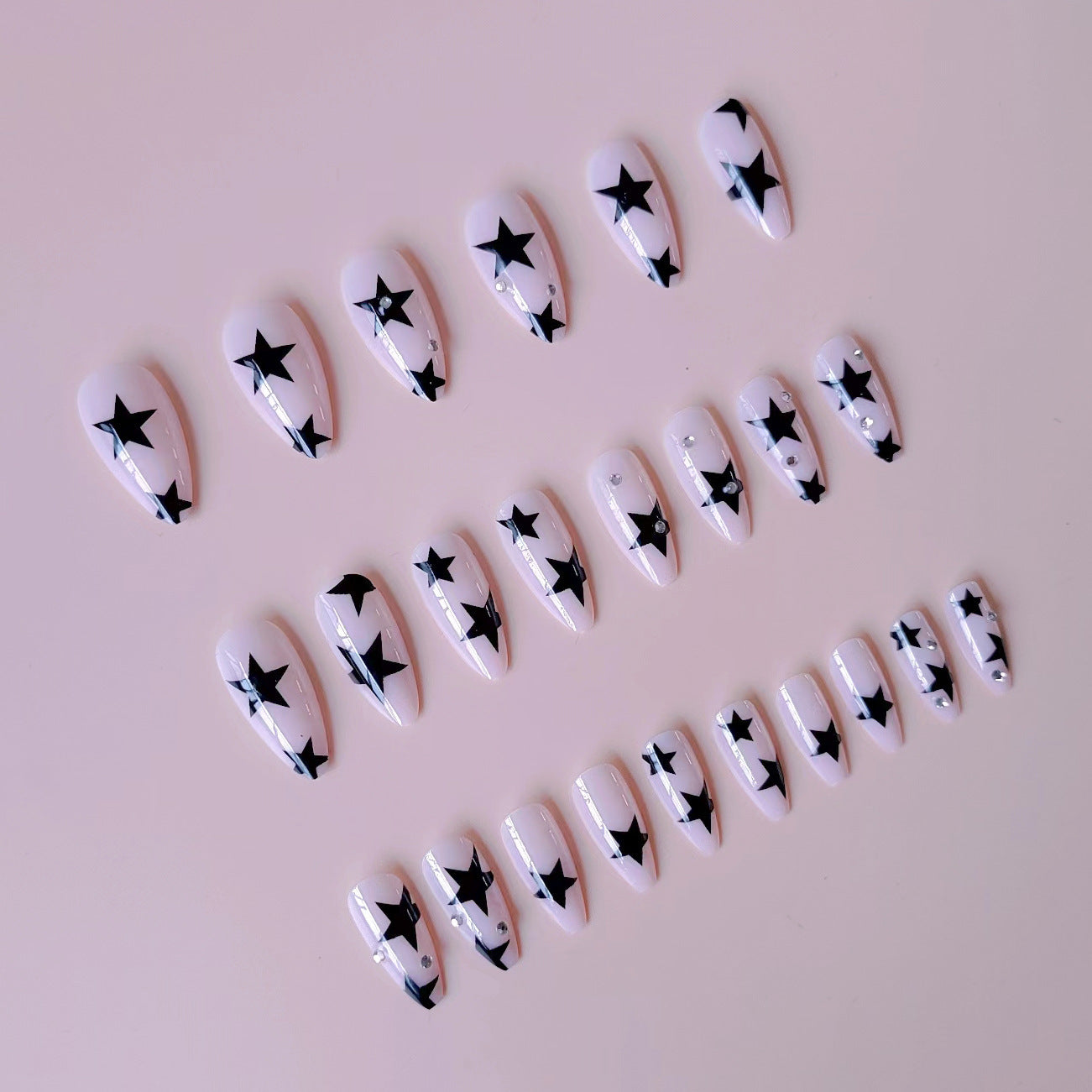 Stern-beschmückte Stiletto-Nagelkunst-Erweiterungen Brehn