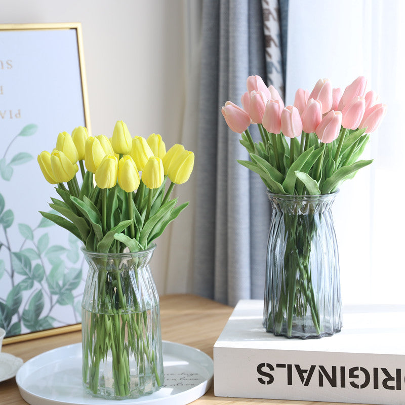 Realistischer Falscher Tulpenstängel