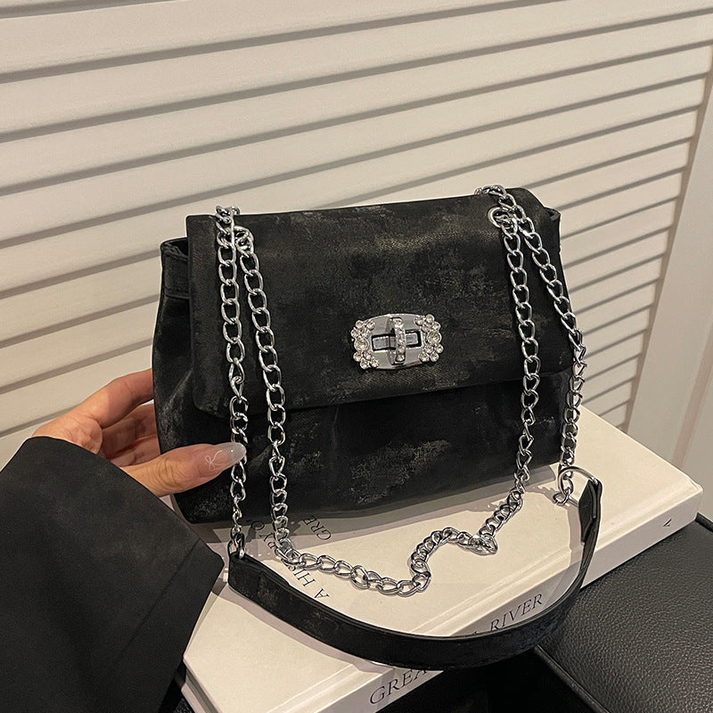 Elegante handgefertigte samtige Abendtasche