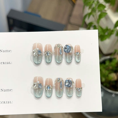 Glamouröse mit Kristallen verzierte Press-On Nagelkunst