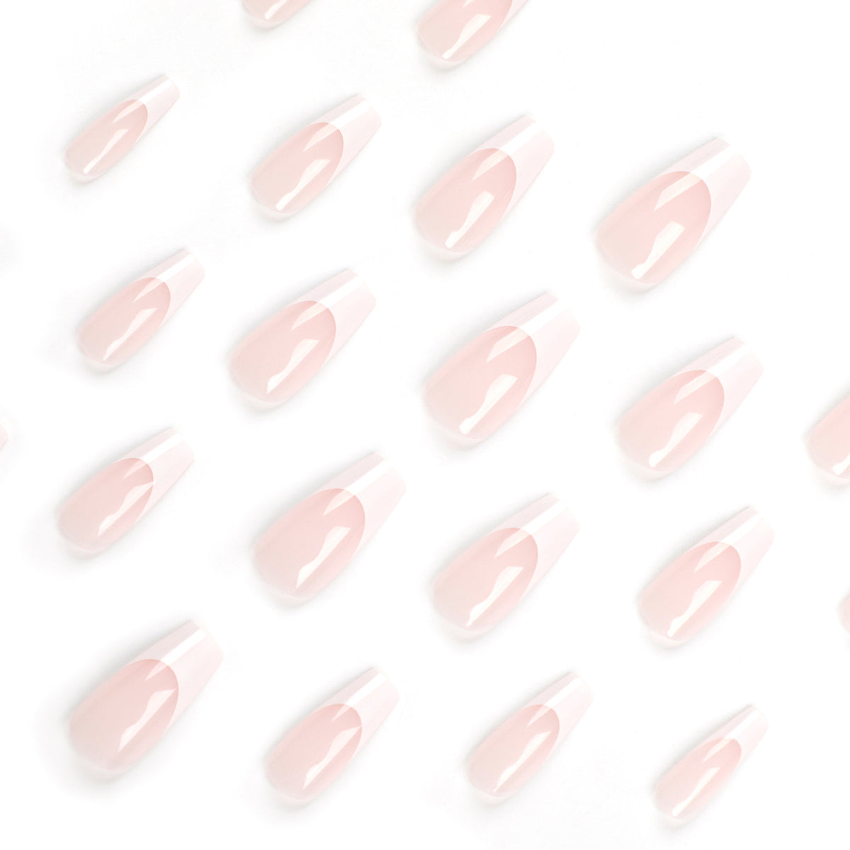 Kunstvolle Nagelverlängerungen mit durchscheinendem French-Tip Brehn