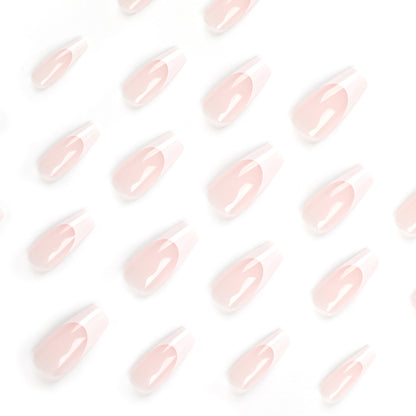 Kunstvolle Nagelverlängerungen mit durchscheinendem French-Tip Brehn
