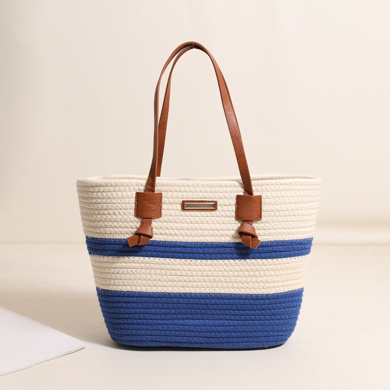 Damen Handtasche aus strukturiertem Naturmaterial mit braunen Lederriemen Brehn