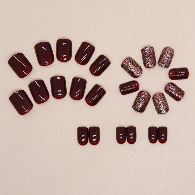 Stylisches Press-On-Nagelset mit schimmerndem Finish Brehn