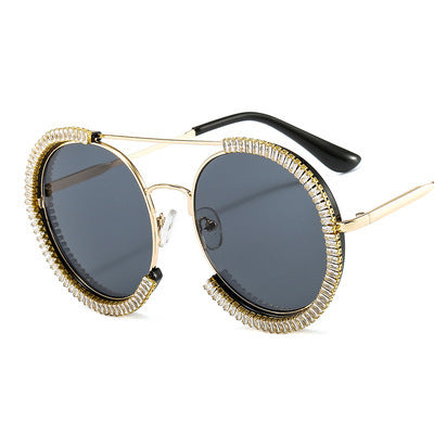 Damen Sonnenbrille mit glamourösem Rand und innovativem Design Brehn