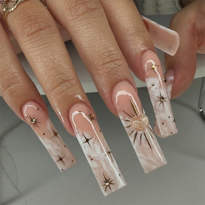 Kunstnagelset mit romantischen Blüten- und Glitzerakzenten Brehn