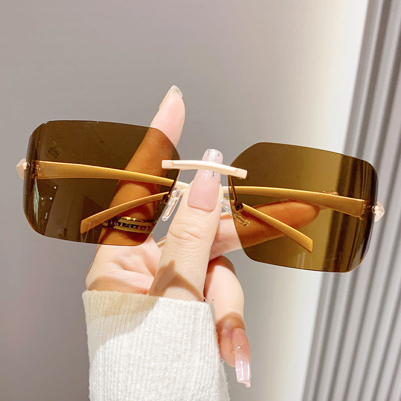 Damen modische quadratische Sonnenbrille mit verziertem Metallrahmen Brehn