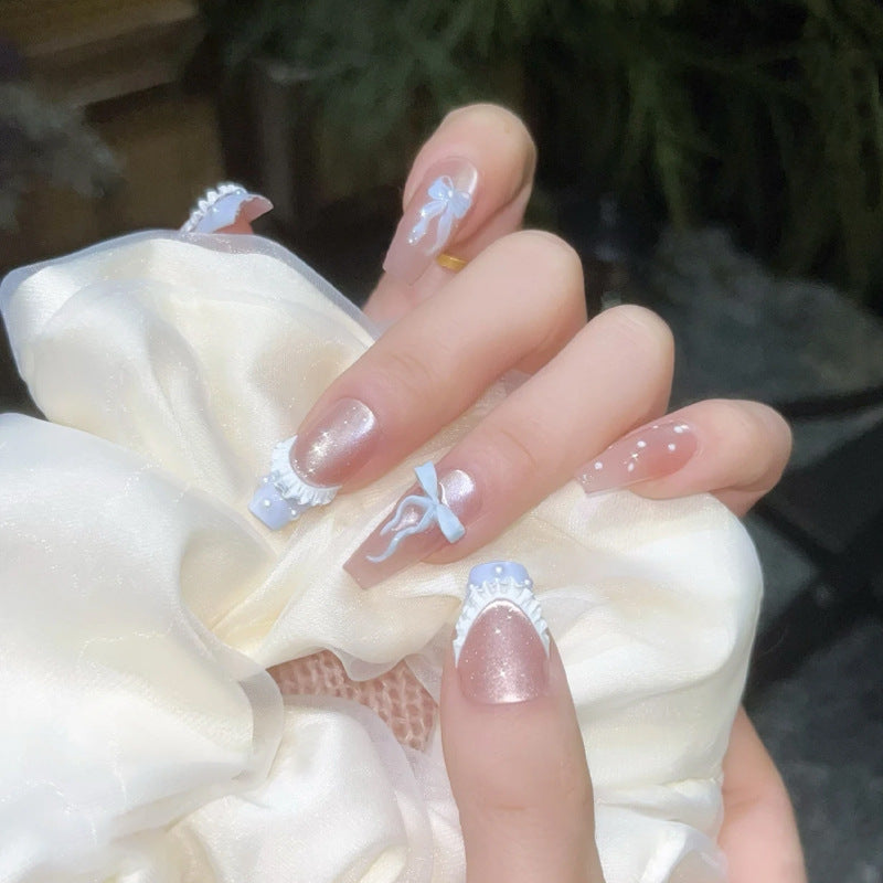 Kunstnagelset mit filigranen Schleifen- und Glitzerakzenten Brehn