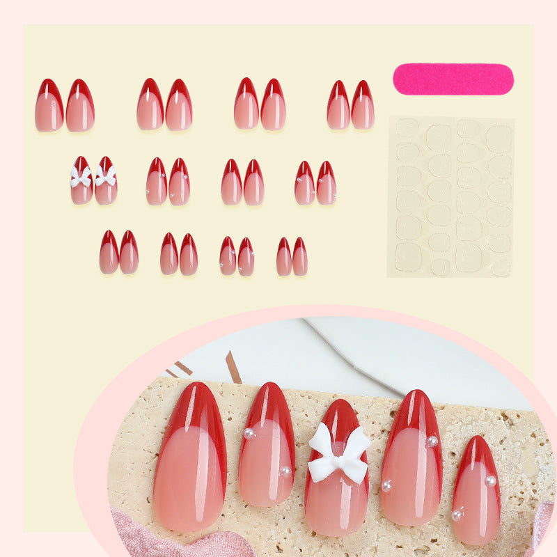 Dekoratives Press-On-Nagelkunst-Set mit eleganten Bandakzenten Brehn