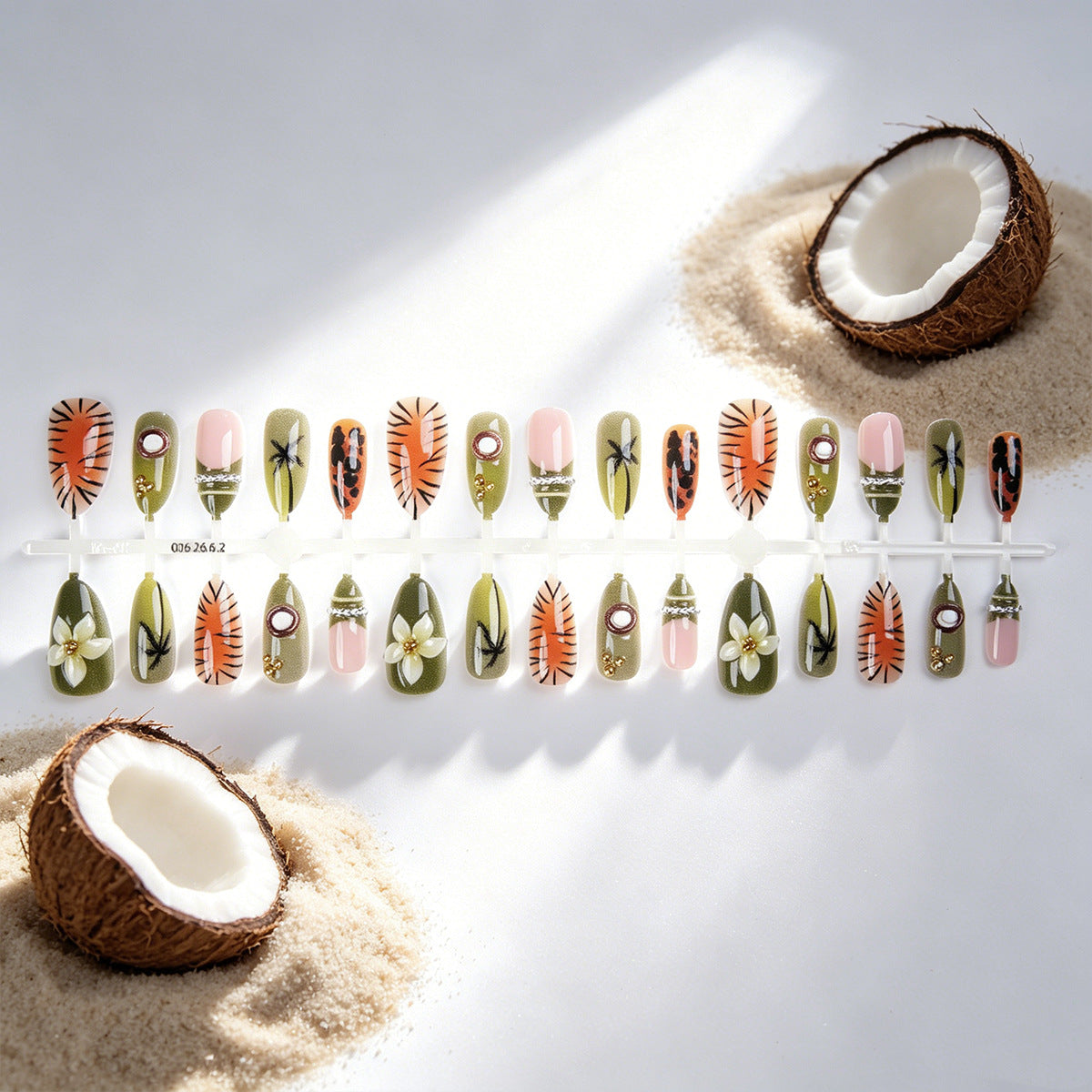 Exquisite Kunstnagel Kollektion mit floralen Mustern Brehn