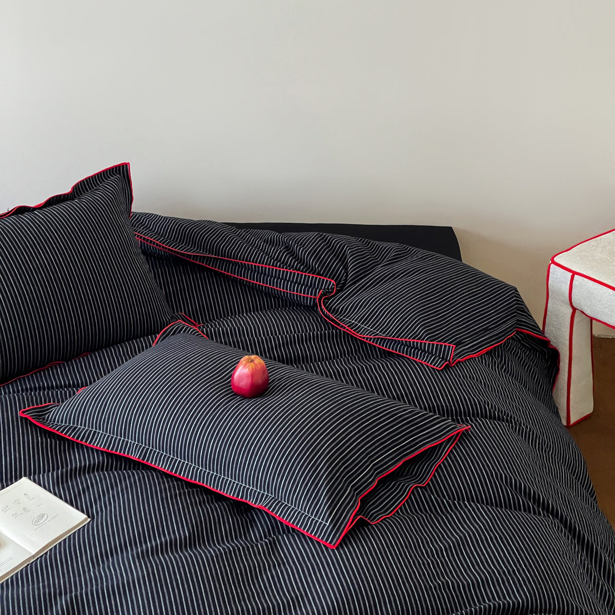Streifen Baumwoll-Satin Bettbezug Set mit kontrastierendem Paspelrand