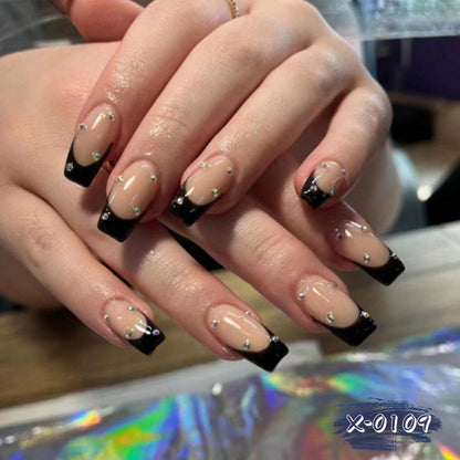 Elegantes Nagelkunst-Design-Set mit Strass-Akzenten
