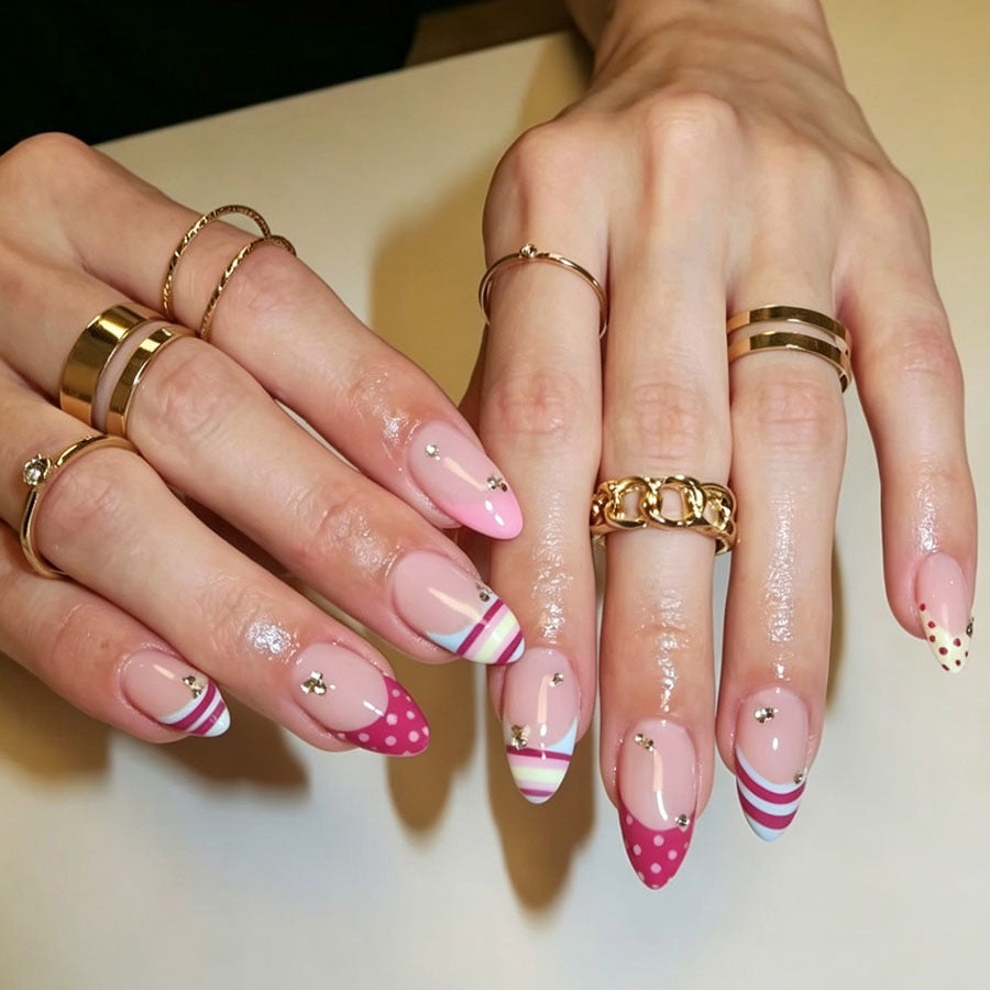 Kunstnagelset mit eleganten 3D-Details und kunstvollem Design Brehn