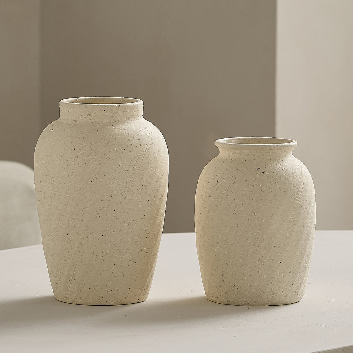 Elegante und moderne Keramikvase Brehn