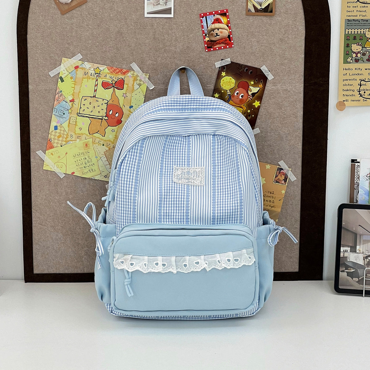 Stylischer gestreifter Rucksack mit dekorativen Akzenten Brehn