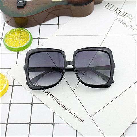 Damen Geometrische Sonnenbrille im modernen Design Brehn