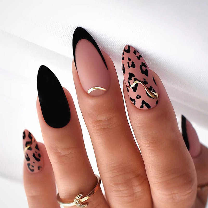 Künstlerisches Herz-Akzent Press-On Nagelset Brehn
